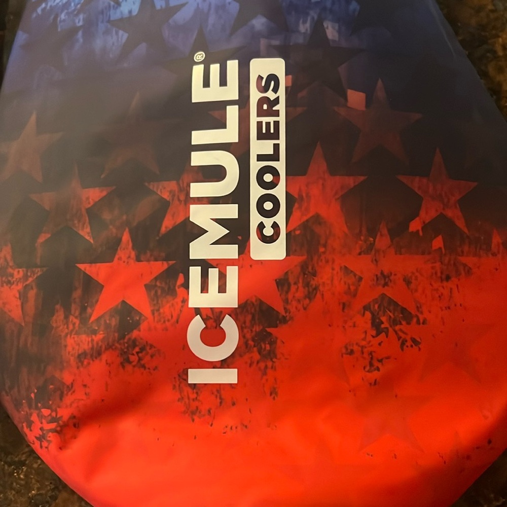 NEW ICEMULE the icemule classic- medium in red white & blue